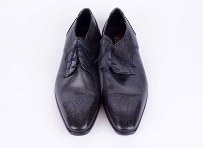 CIRO 
Paire de chaussures en cuir lisse gris...