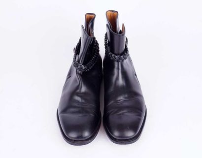 GUCCI
Paire de bottines en cuir noir.
Bride...