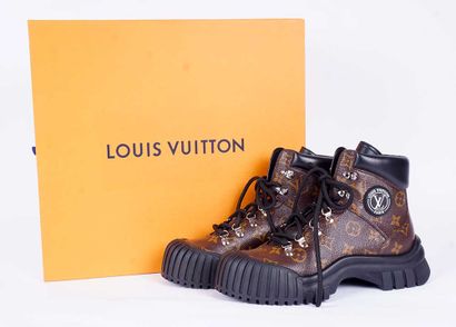 LOUIS VUITTON
Bottines Ruby Ranger à talon...