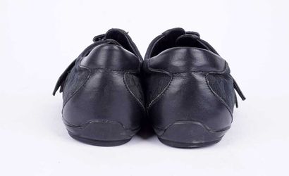 GUCCI 
Paire de baskets en cuir et tissu...