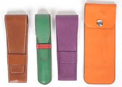 HERMÈS 
Ensemble de 4 étuis à stylos en cuir...