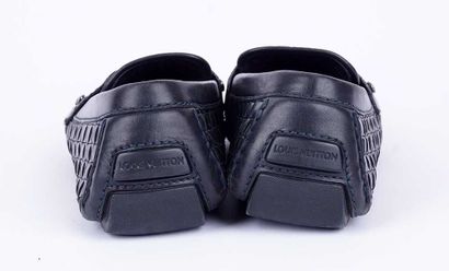 LOUIS VUITTON
Paire de mocassins en cuir...