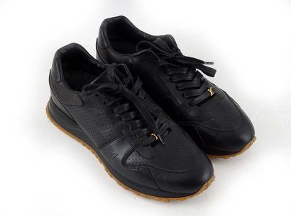 LOUIS VUITTON X SUPREME
Baskets Run Away...
