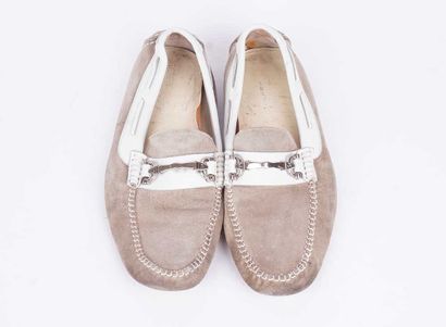 DOLCE GABBANA
Paire de mocassins en cuir...