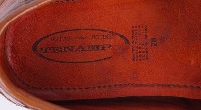 TEN AMPA
Paire de mocassins en cuir camel...