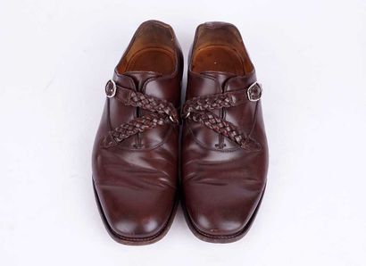 GUCCI
Paire de mocassins en cuir lisse marron.
Lanière...