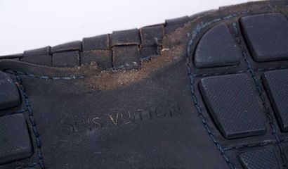 LOUIS VUITTON
Paire de mocassins en cuir...