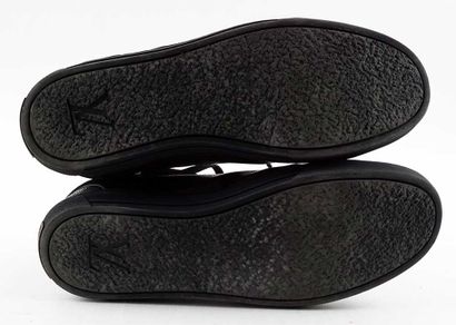 LOUIS VUITTON
Baskets montantes à lacets...