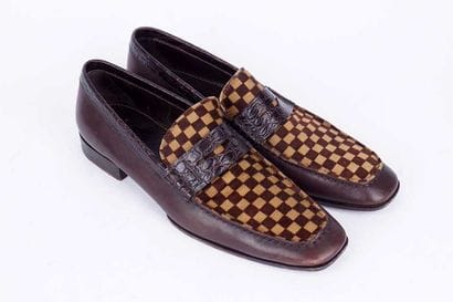 LOUIS VUITTON
Paire de mocassins en cuir...