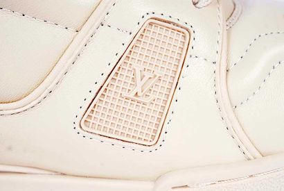 LOUIS VUITTON
Baskets LV Trainer en cuir...