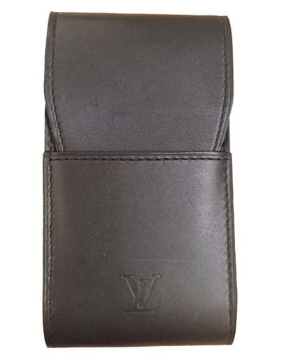 LOUIS VUITTON 
Étui à cigarettes en cuir...