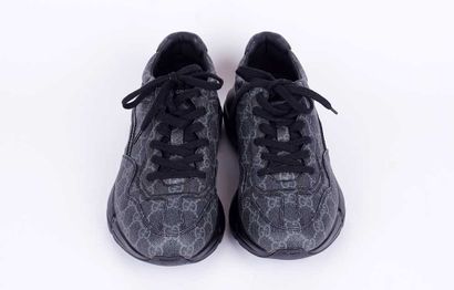 GUCCI
Baskets Gucci GG Rython en cuir noir...