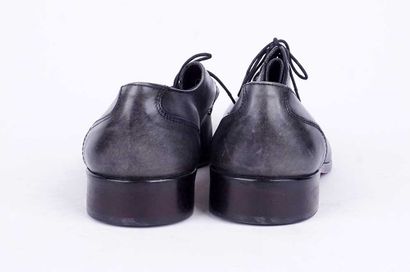 CIRO 
Paire de chaussures en cuir lisse gris...