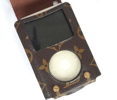 LOUIS VUITTON 
Ipod Apple dans un étui Louis...