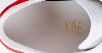 GUCCI
Baskets Gucci Ace en cuir blanc ornées...