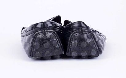 LOUIS VUITTON
Paire de mocassins en cuir...