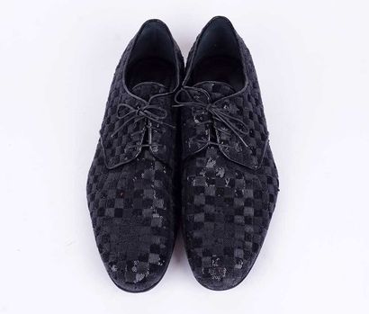 LOUIS VUITTON
Paire de derby à damiers texturés...