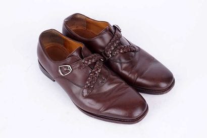 GUCCI
Paire de mocassins en cuir lisse marron.
Lanière...