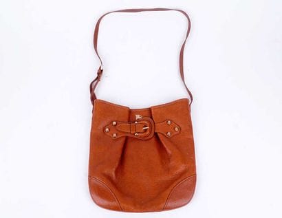 BURBERRY
Sac Burberry en cuir marron, fermeture...