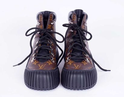 LOUIS VUITTON
Bottines Ruby Ranger à talon...