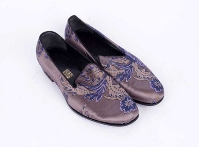 GUCCI 
Paire de mocassins en tissu satiné...