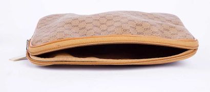 GUCCI
Pochette Gucci en toile Monogrammée,...