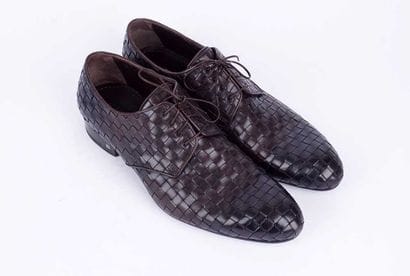 LOUIS VUITTON
Paire de derby en cuir noir...