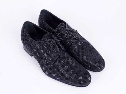 LOUIS VUITTON
Paire de derby à damiers texturés...