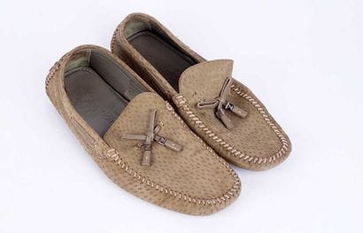 LOUIS VUITTON
Paire de mocassins de couleur...