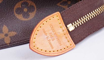 LOUIS VUITTON
Pochette Louis Vuitton en toile...