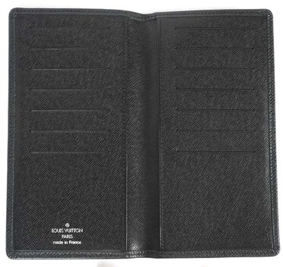 LOUIS VUITTON 
Portefeuille en cuir noir...