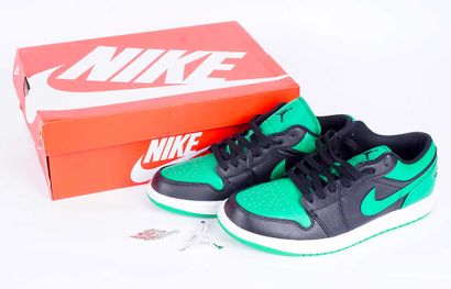 NIKE
Baskets Air Jordan 1 en cuir noir et...