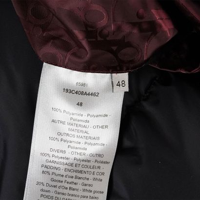 CHRISTIAN DIOR
Doudone de couleur bourgogne,...