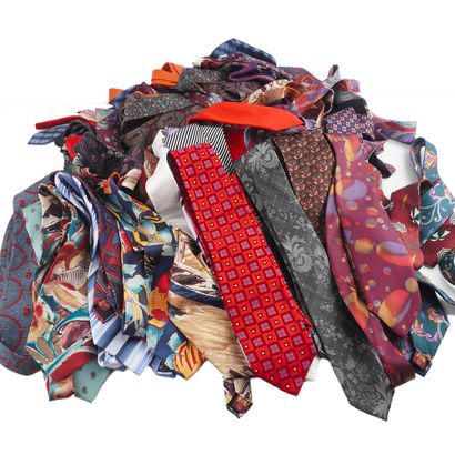 GUCCI
Cravate Gucci en soie rouge 100%.
Nous...