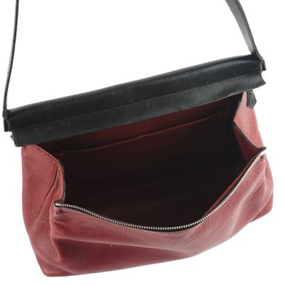 HERMÈS
Sac vintage Hermès en cuir bourgogne,...