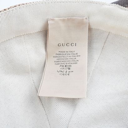 GUCCI
Casquette beige et marron monogrammée...