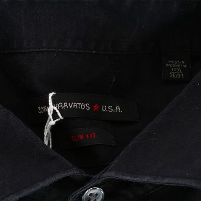 HUGO BOSS | JOHN VARVATOS
Deux chemises noires,...