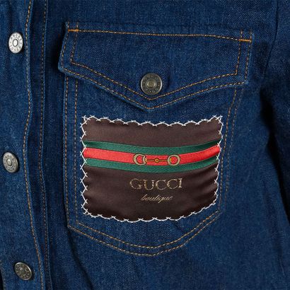 GUCCI
Robe courte en jeans Gucci, demi-manches
Taile...