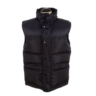GUCCI
Manteau GG noir sans manches
Taille...