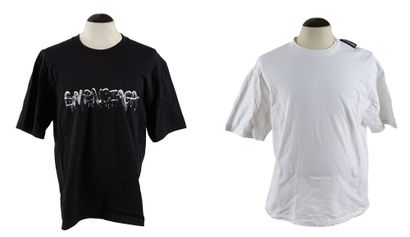 BALENCIAGA
T-shirt blanc, taille inconnue
T-shirt...