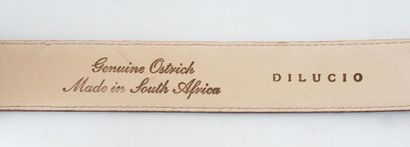 DILUCIO 
Ceinture en cuir d'autruche brune....