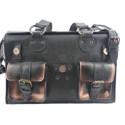 JOHN FLUEVOG
John Fluevog Anna bag in black...