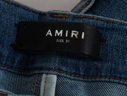AMIRI
Jeans avec peinture
Taille 34
Jeans
Taille...