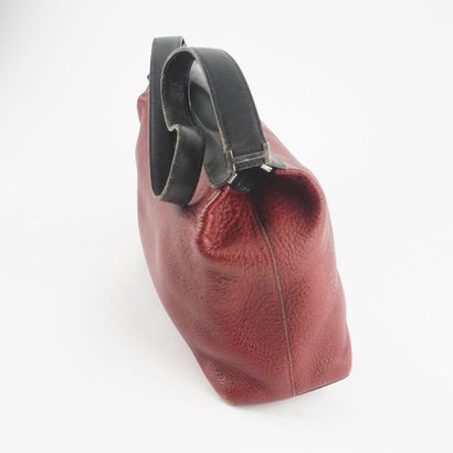 HERMÈS
Sac vintage Hermès en cuir bourgogne,...