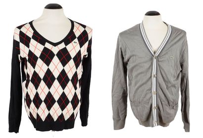 LACOSTE 
Ensemble comprenant : 
- Un cardigan...