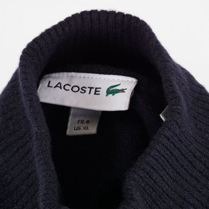 GUCCI / LACOSTE 
Lot comprenant : 
- Un gilet...