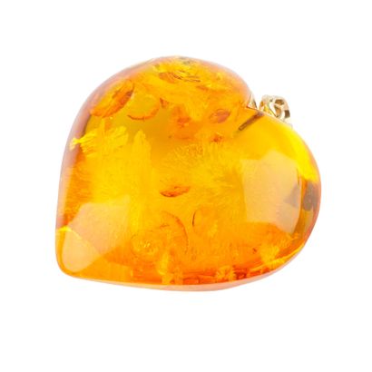 AMBRE / AMBER
Pendentif cœur en ambre comprenant...