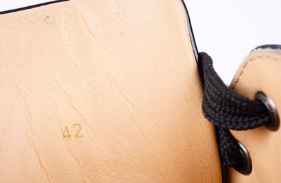 LOUBOUTIN
Baskets Louboutin en maille noire...