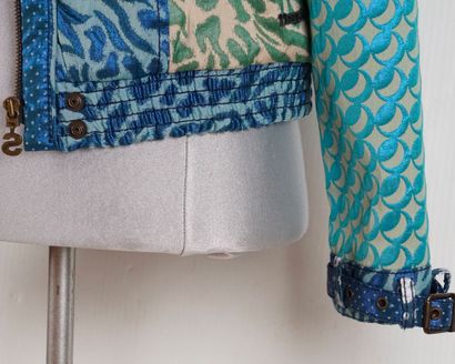DESIGUAL
Desigual jacket with Japanese print.
Size:...