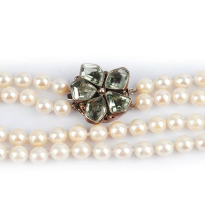 PERLES / PEARLS
Collier composé de perles...